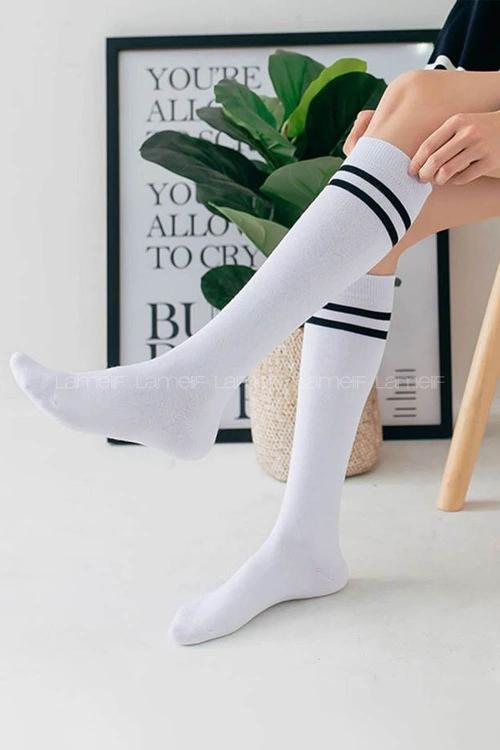 Lamelif Beyaz Siyah Çizgili Diz Altı Spor Çorap