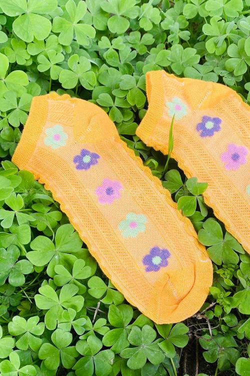 Lamelif  Çiçekli Örgülü Patik Çorap