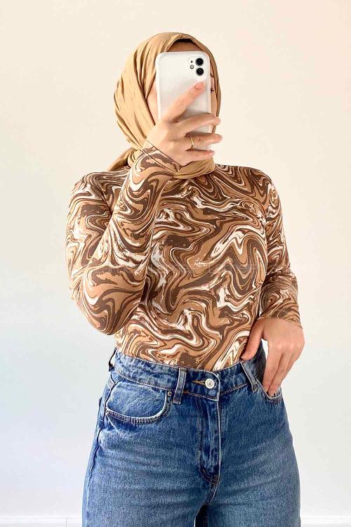 Lamelif Bisiklet Yaka Ebru Desenli Body Karamel