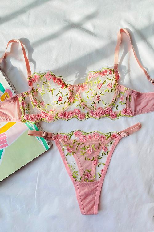 Lamelif Brode Çiçek Nakışlı Takım