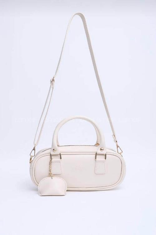 Lamelif Charm Detaylı Fermuarlı Ayarlanabilir Askılı El, Kol ve Omuz Çantası Krem