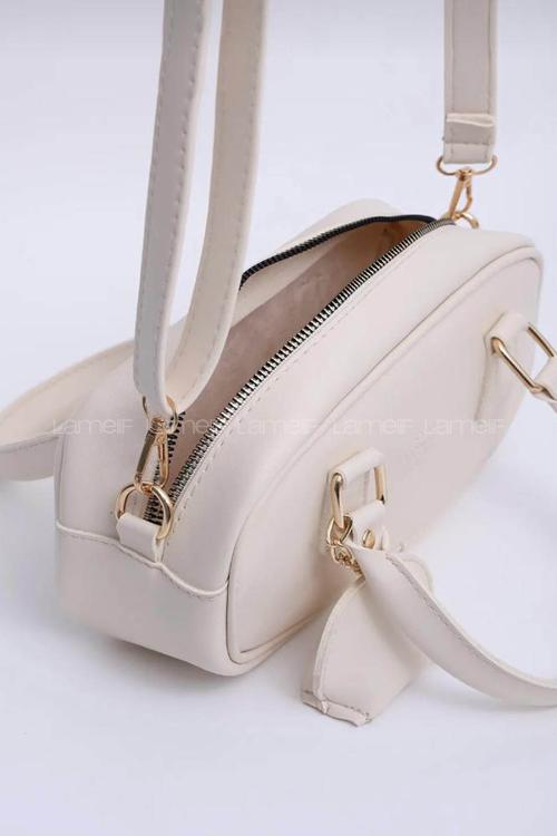 Lamelif Charm Detaylı Fermuarlı Ayarlanabilir Askılı El, Kol ve Omuz Çantası Krem