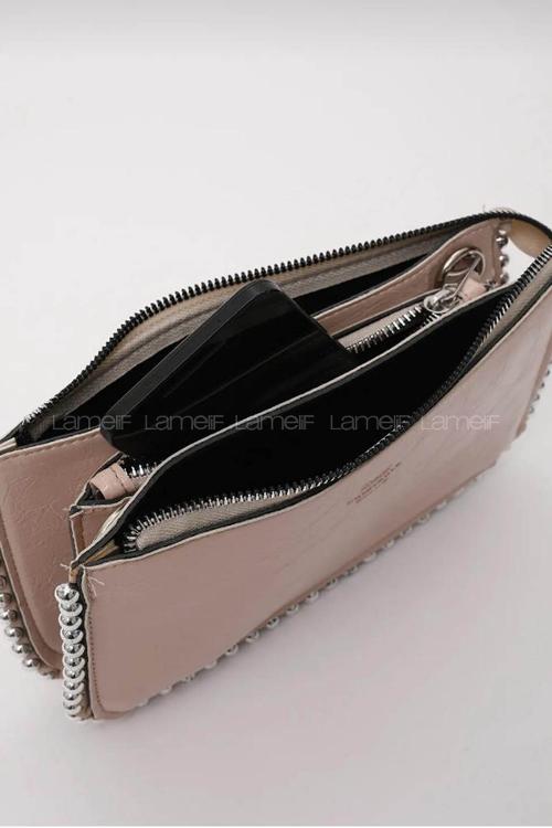 Lamelif Zımbalı Çapraz Askılı Zincirli Model Yumuşak Deri Fermuarlı Kadın Omuz Çantası Vizonrengi