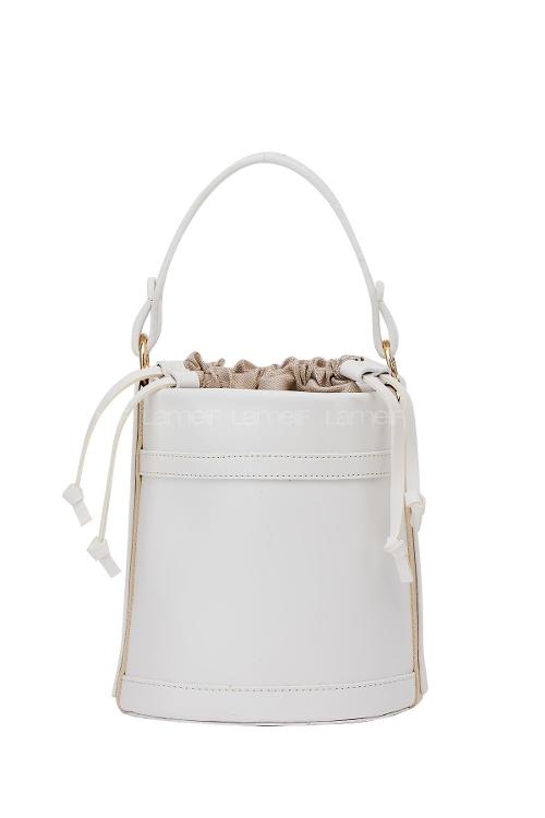 Lamelif Kova model Kontrast Dikişli Büzgülü Kapatma El ve Omuz Çanta Beyaz