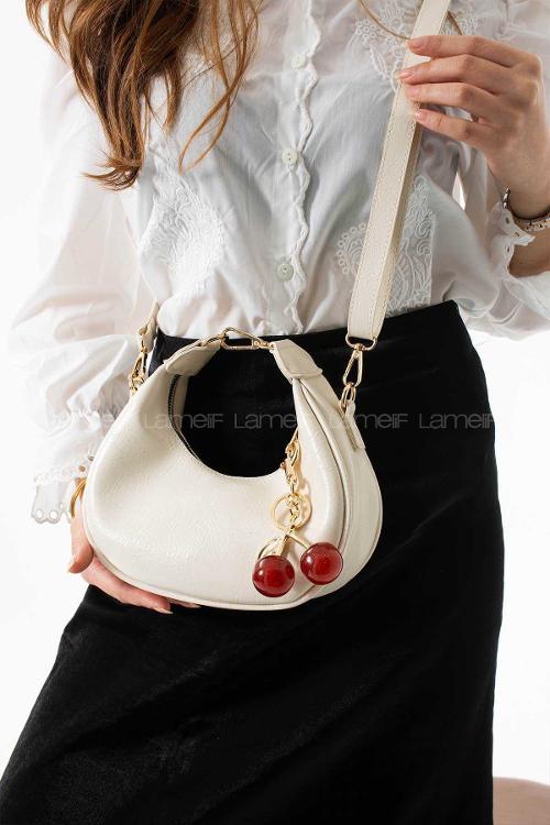 Lamelif Betty Model Charm Hediyeli Kadın El Ve Omuz Çantası Krem