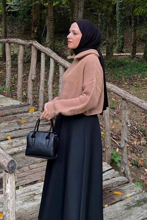 Lamelif Yaka Fermuarlı Crop Triko Kazak Camel