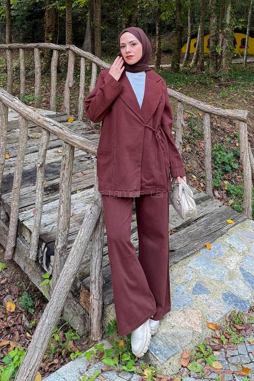 Lamelif Yan Bağlama Detaylı Pantolonlu Takım Kahverengi