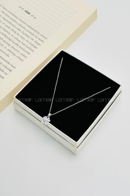 Lamelif Gümüş Kristal Taşlı Zirkon Şans Yoncası Kolye