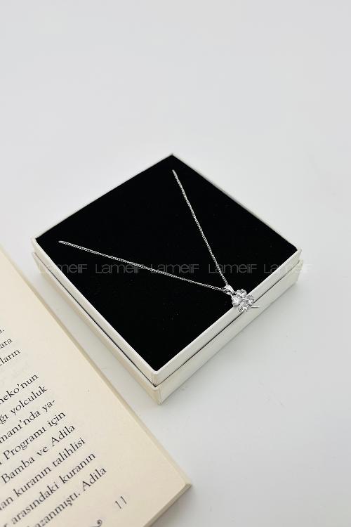 Lamelif Gümüş Kristal Taşlı Zirkon Şans Yoncası Kolye