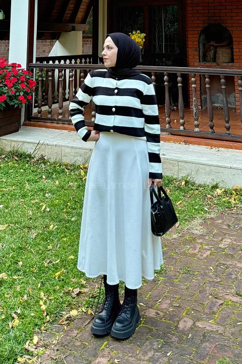 Lamelif Düğme Detaylı Çizgili Hırka Siyah