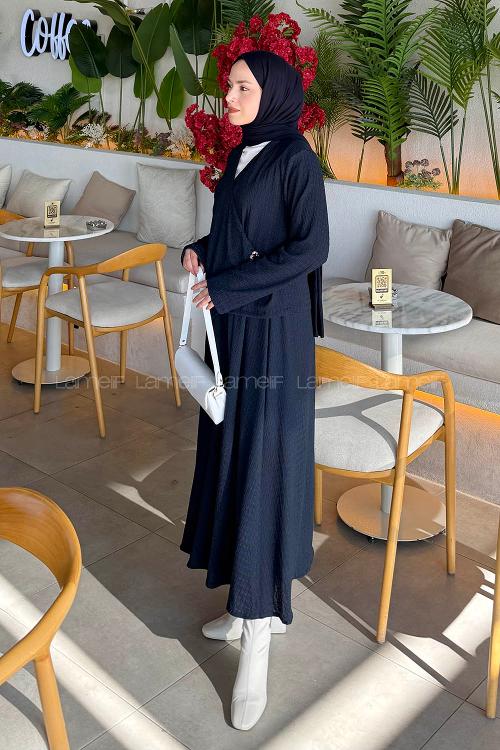 Lamelif Broş Detaylı Etekli Takım Lacivert