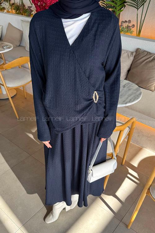 Lamelif Broş Detaylı Etekli Takım Lacivert