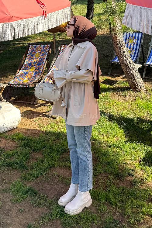 Lamelif Bağlama Detaylı Pelerinli Trençkot Bej
