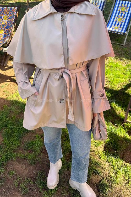 Lamelif Bağlama Detaylı Pelerinli Trençkot Bej