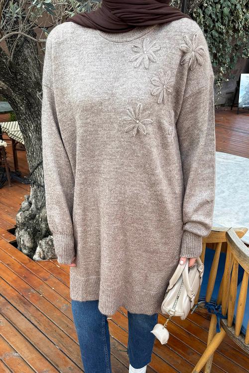 Lamelif Çiçek Detaylı Triko Kazak Vizonrengi