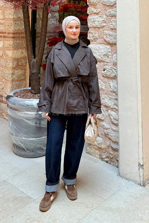 Lamelif Aller Detaylı Pelerinli Kısa Trençkot Acı Kahve