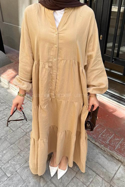 Lamelif Ön Yarım Düğme Detaylı Müslin Kumaş Tesettür Elbise Kum Beji
