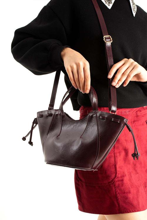 Lamelif Deri Görünümlü Kadın Kol Çantası Bordo