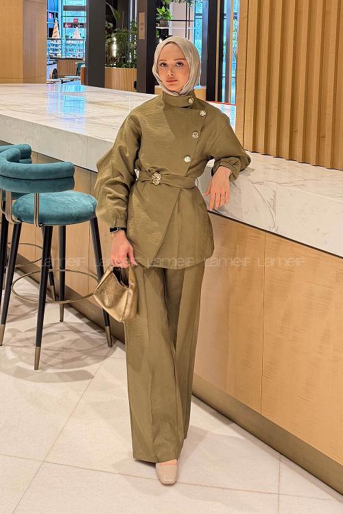 Lamelif Bağlama Detaylı Gold Düğmeli Takım Yağ Yeşili