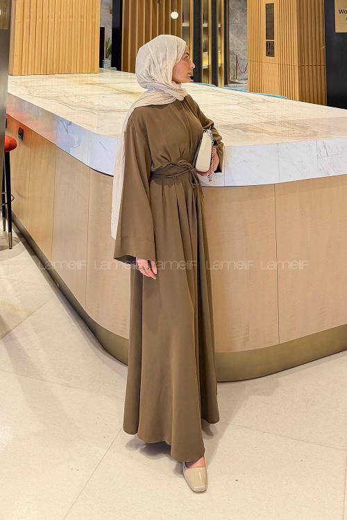 Lamelif Nora Bağcıklı Tesettür Elbise Toprak Rengi