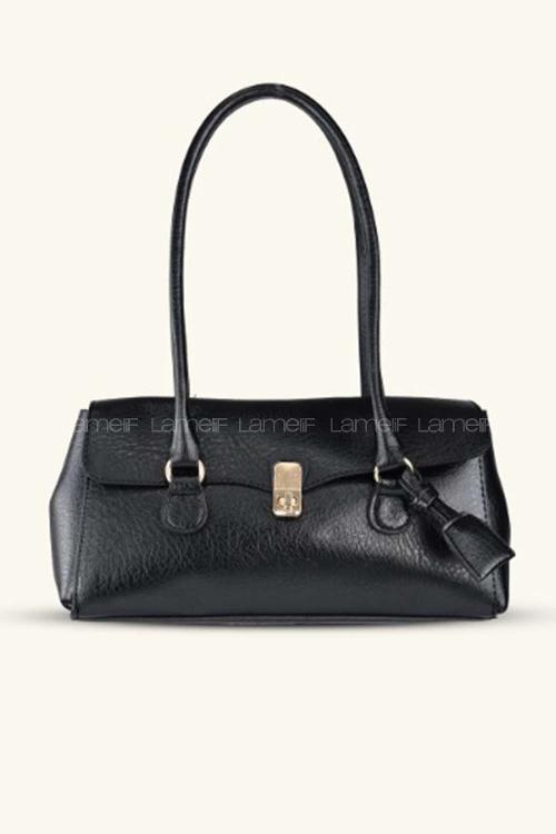 Lamelif Tokalı Deri Charmlı Yatay Klasik Omuz Çantası Siyah