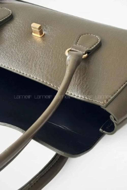 Lamelif Tokalı Deri Charmlı Yatay Klasik Omuz Çantası Soft Kahve