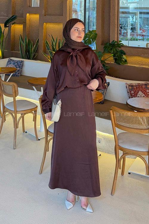 Lamelif Yaka Detaylı Etekli Takım Kahverengi