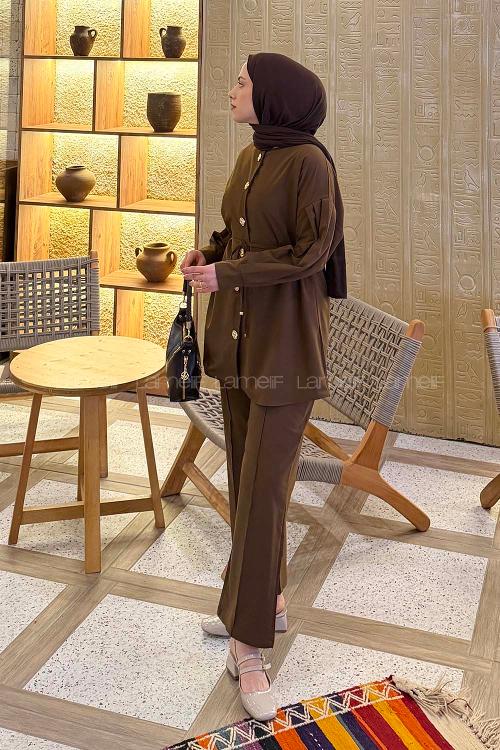 Lamelif Gold Düğme Detaylı Pantolonlu Takım Açık Kahverengi