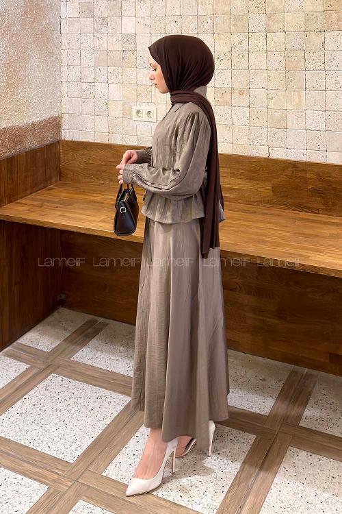 Lamelif Bağlama Detaylı Desenli Tesettür Takım Kahverengi