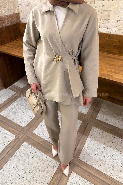 Lamelif Toka Detaylı Pantolonlu İkili Takım Taş Rengi