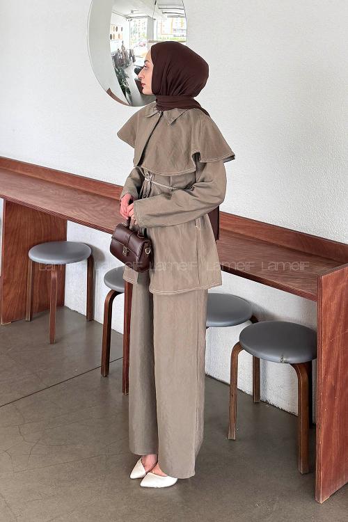 Lamelif Pelerin Detaylı Kontrast Dikişli Takım Vizonrengi