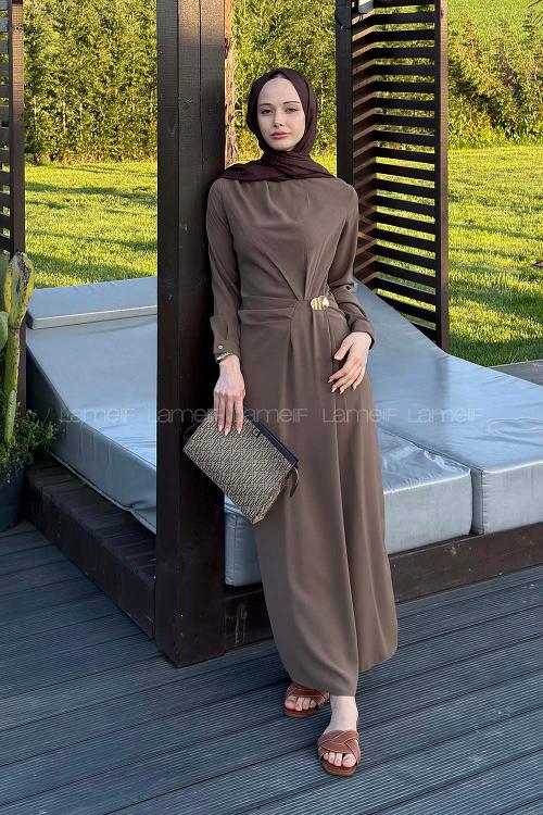 Lamelif Gold Toka Detaylı Drapeli Elbise Soft Kahve