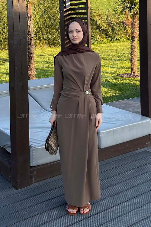 Lamelif Gold Toka Detaylı Drapeli Elbise Soft Kahve