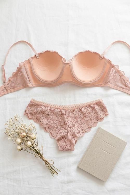 Lamelif Çıkarılabilir Askılı Lotus Takım