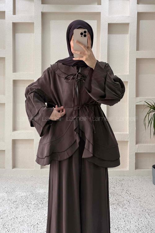 Lamelif Geniş Volan Yakalı Bağlama Detaylı Pantolonlu Takım Acı Kahve