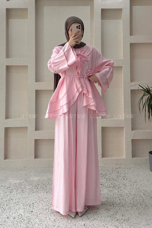 Lamelif Geniş Volan Yakalı Bağlama Detaylı Pantolonlu Takım Şeker Pembesi