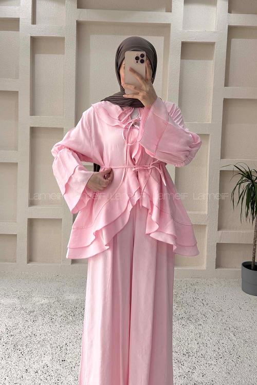 Lamelif Geniş Volan Yakalı Bağlama Detaylı Pantolonlu Takım Şeker Pembesi
