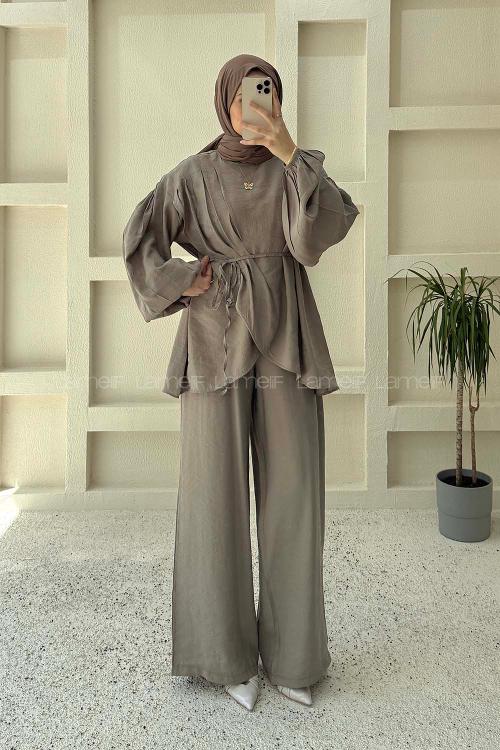 Lamelif Asimetrik Bağlama Detaylı Pantolonlu Takım Vizonrengi