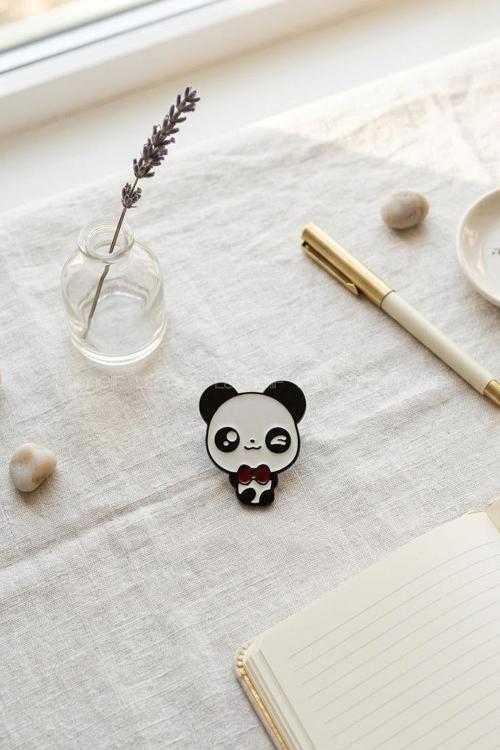 lamelif Göz Kırpan Panda Demir Broş