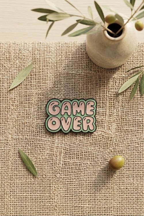 lamelif Game Over Broş