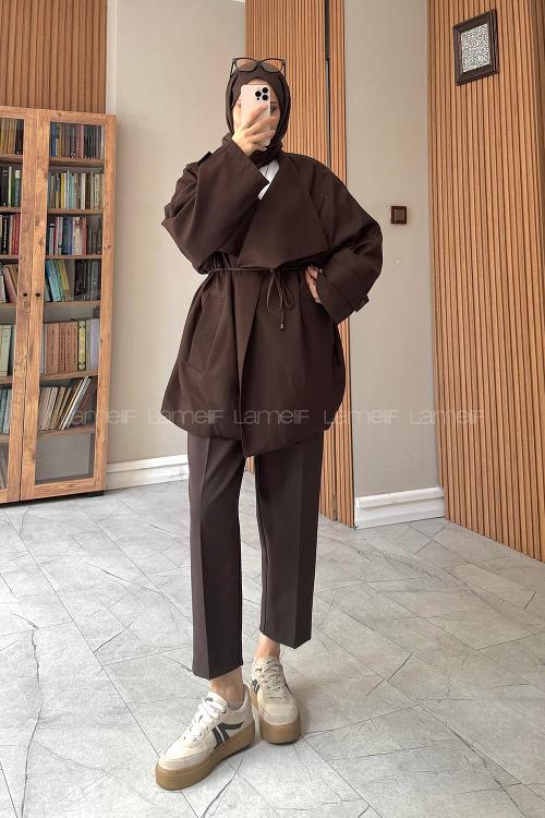 Lamelif Aller Detaylı Oversize Tasarım Kısa Trenç Acı Kahve