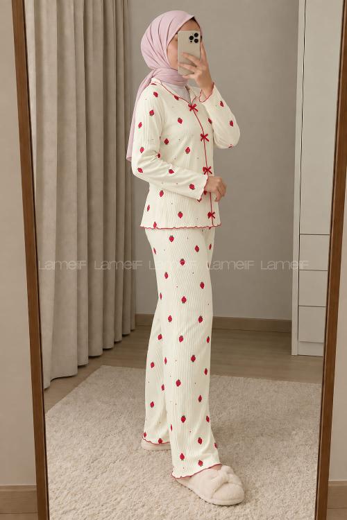 Lamelif Fiyonk Detaylı Çilek Desenli Kaşkorse Pijama Takımı