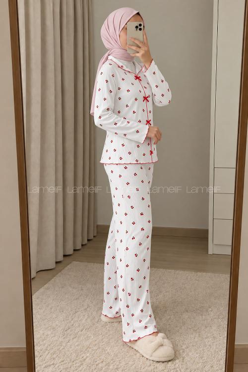 Lamelif Fiyonk Detaylı Kiraz Desenli Kaşkorse Pijama Takımı